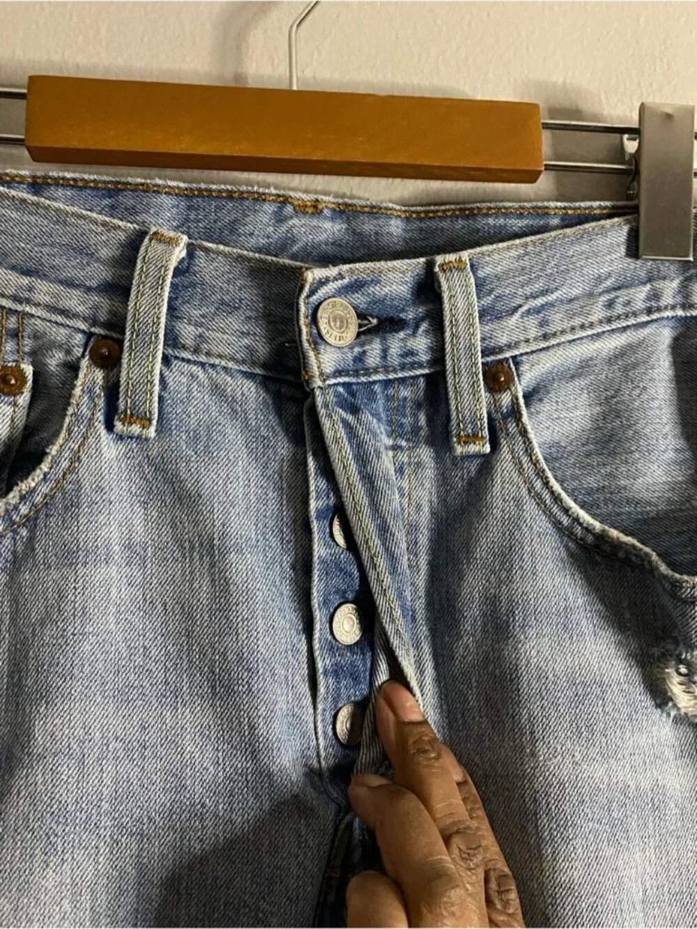 Levis details gently